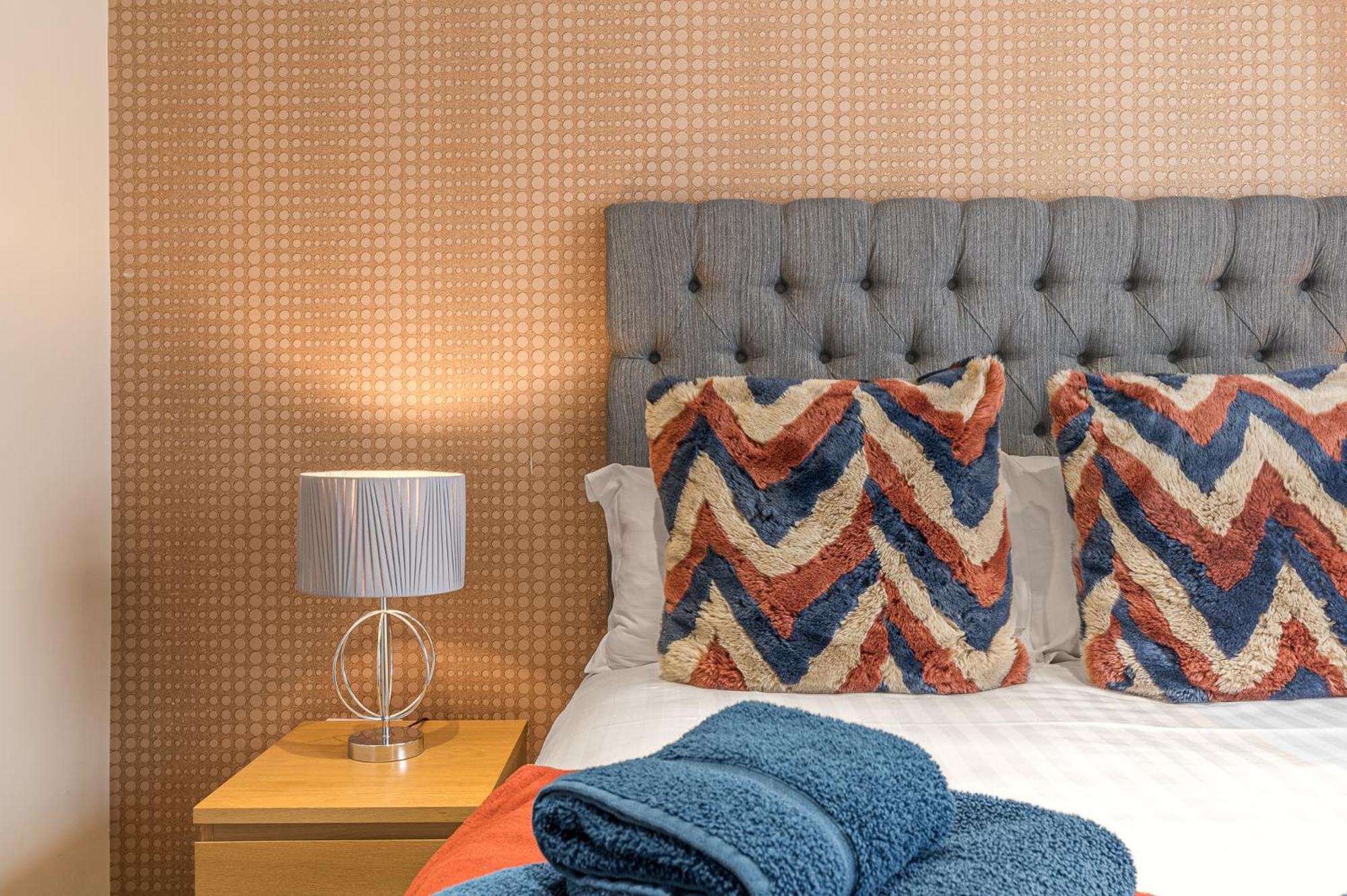 Abbey Apartments Modern Aparthotel For Tourists & Professionals Barrow-in-Furness Rum bild